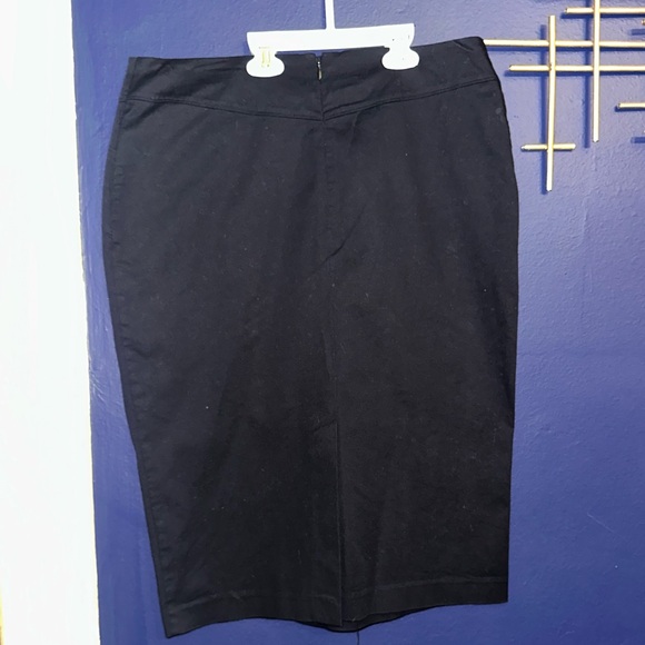 Women’s New York & Company Pencil Skirt size 12 - Picture 2 of 4